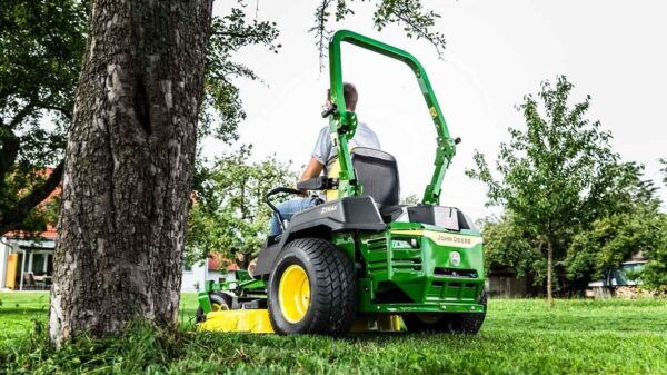Tondeuse autoportée à rayon de braquage 0° John Deere Z515E – Image 4